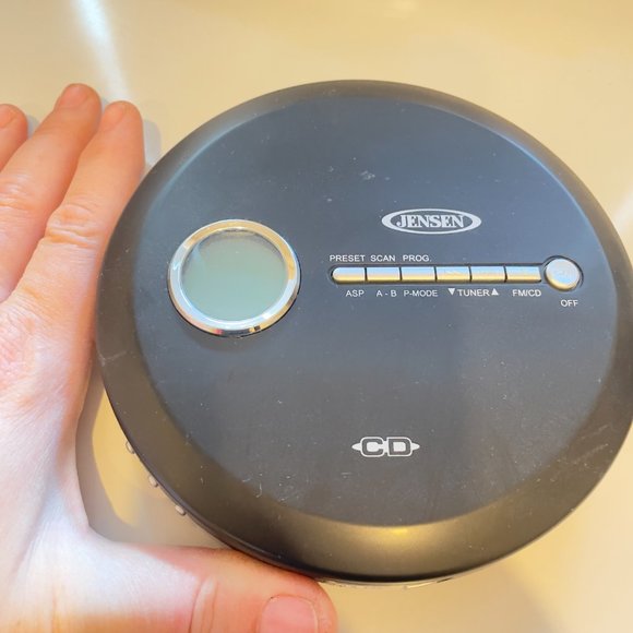 Jensen CD-60 Portable Personal CD Player CD/MP3 Player + Digital AM/FM Radio - Picture 7 of 10